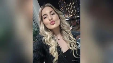 Kendall — Selfies