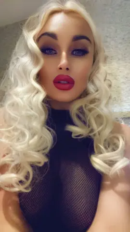 BlondieBarbieBabe — Streamate Photos