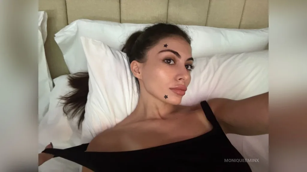 MoniqueeMinx — Goddess in vacay