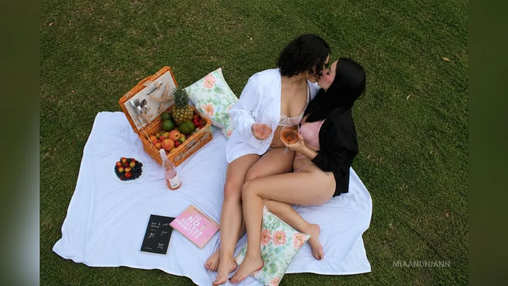 MiaAndHiann — A horny picnic ❤️🔥🤤