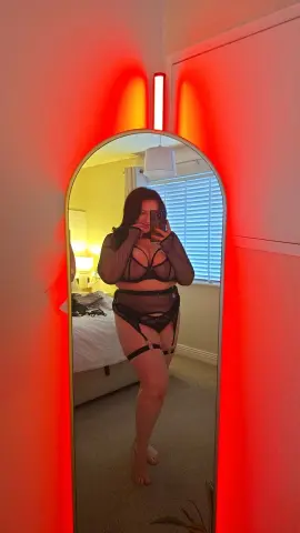 Curvy_Crystal — Streamate Photos