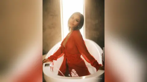 JosiePelthon — So wet in the jacuzzi