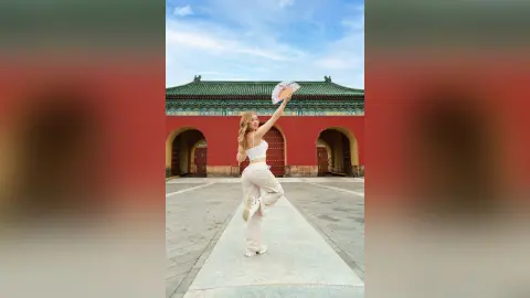AntonellaBosch — Hong Kong 😍