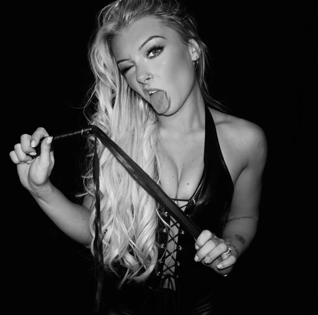 GigiMaeUK — Streamate Photos