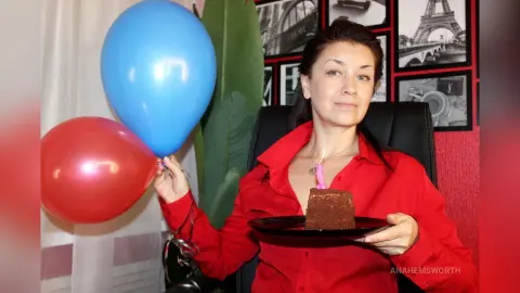 AnaHemsworth — It was my birthday stream🎁🎈