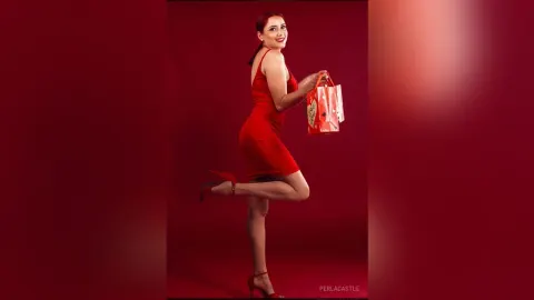 PerlaCastle — Sensual legs