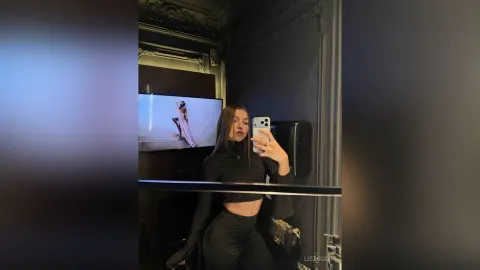LisaBuda — Liselfie 🤳
