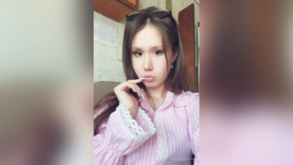 WilletteLabrie — live cam