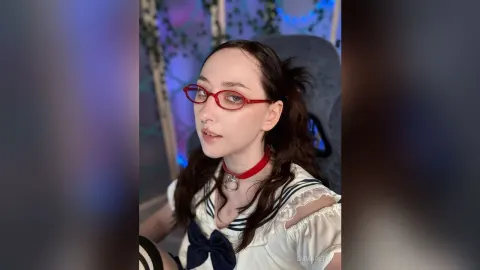 EmmaPeter — Sexy Glasses