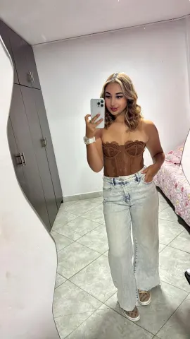 ArianaMorettii — Streamate Photos