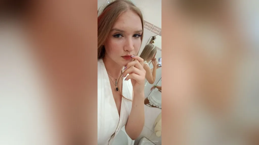 NelleCauthorne — live cam