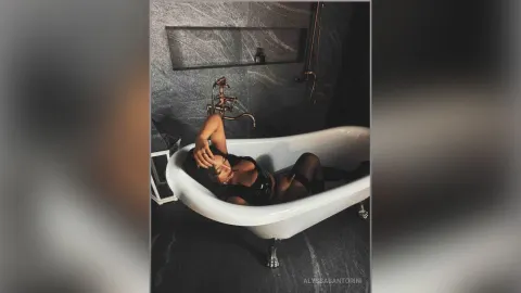 AlyssaSantorini — 🖤