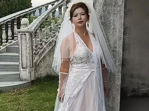 AnnaSuke cam model