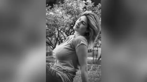 LaraBellamy — B/W