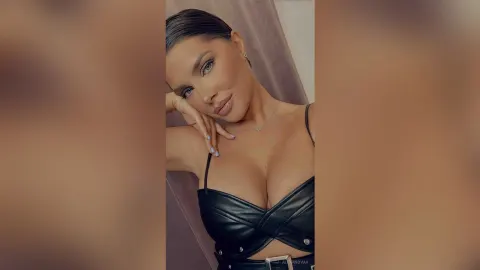 Alexa — LBD🖤