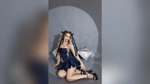 KrystalRoss — Temptation Starts Here