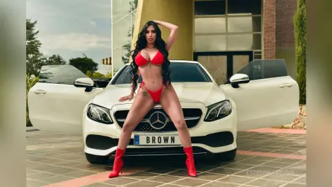 EstefaniaBrown — Red red wine