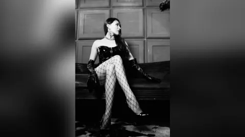 RomanellaQueen — Classy