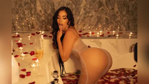 EstefaniaBrown — Jacuzzi