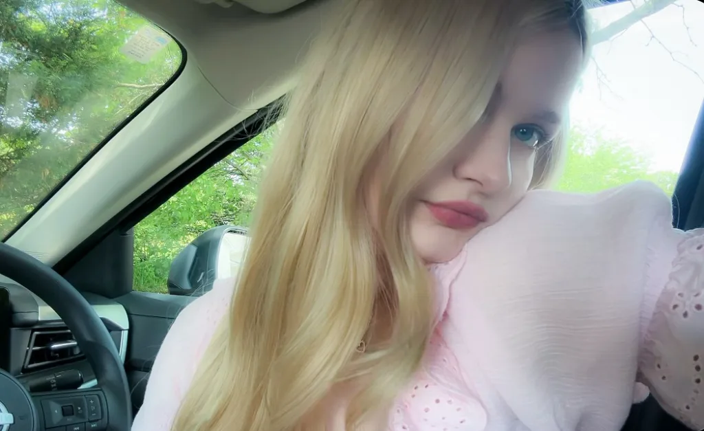 EllaEnchantressxx — Streamate Photos