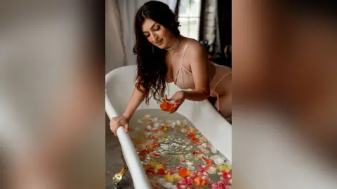 KamillaRey — Lady with Roses)