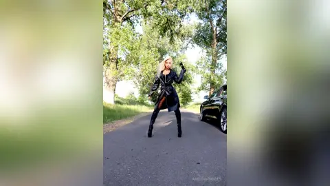 AmeliaGrandes — Back in Black !