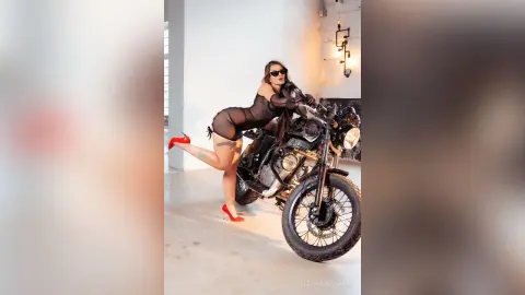 AlejandraDamac — From 0 to 100 in 2 kisses ♥