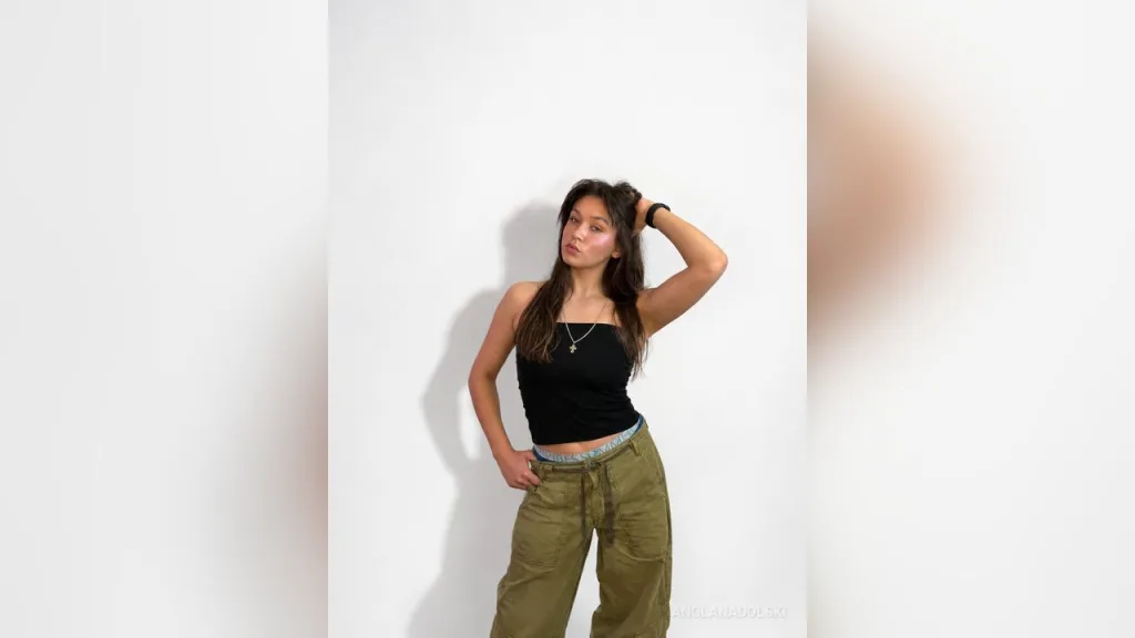 AnglaNadolski — live cam
