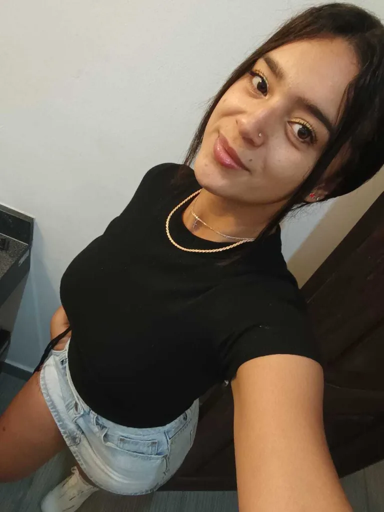 Emilie_Clark — Streamate Photos