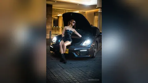 ArianaVegas — .