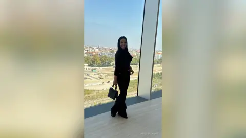 AngelinaKunis — La dolce vita !