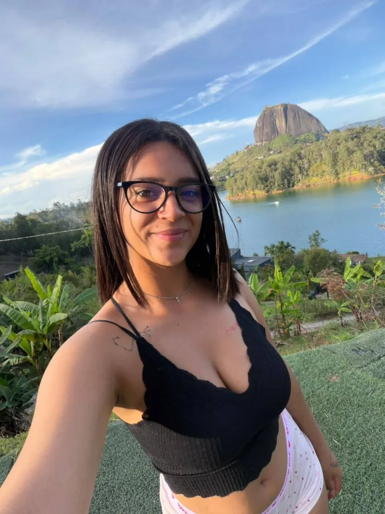 Emilie_Clark — Streamate Photos