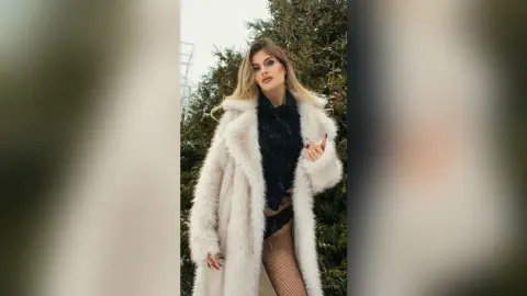 ElinaCarter — Seductive.