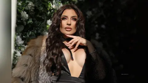 MellanyConnor — Confidence is sexy!
