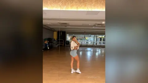 AliceHazel — I only go out to go to the gym🤭