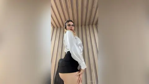 IssaDubois — Sexy