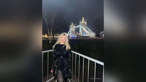 Moonlight Missy — Blondie likes to travel