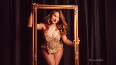 NicolleWillis — Christmas Delight