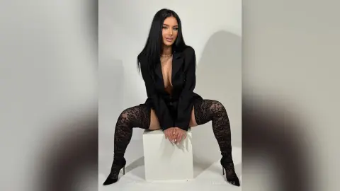 RosieMirra — Caught your attention?