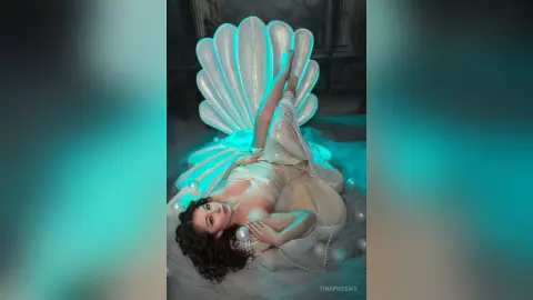 TinaPhoenix — 𝓜𝓮𝓻𝓶𝓪𝓲𝓭