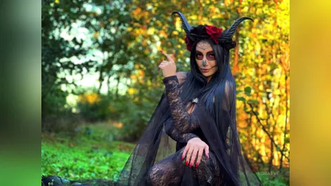 LoraEve — Halloween.