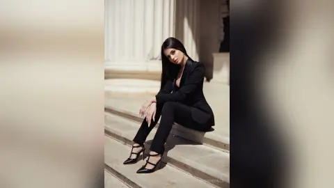 JasmineHille — Queen