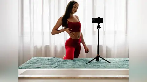 LesleyRed — Leggings? 
