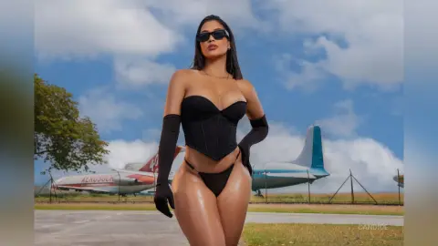 Candice — sexy pilot girl