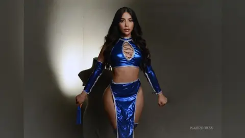 IsaBrookss — Sexy Latina kitana🔥 Trick or treat? ;)