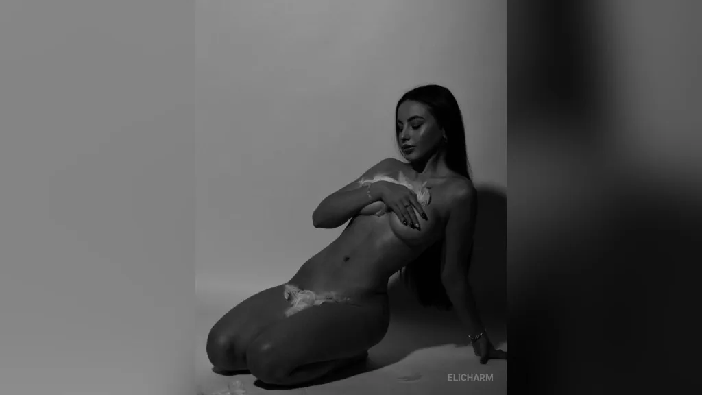 Elicharm — Elegance in monochrome