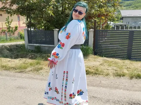 YolaDom cam model