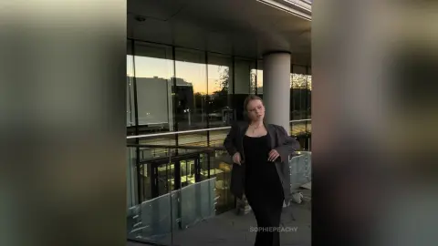 SophiePeachy — city life 🌃