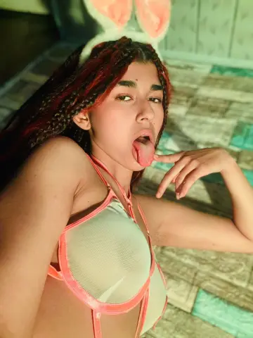 NahomiConnorr — Streamate Photos