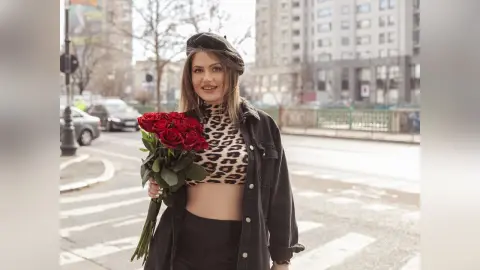 Zendaya — I ♥ Roses 🥰
